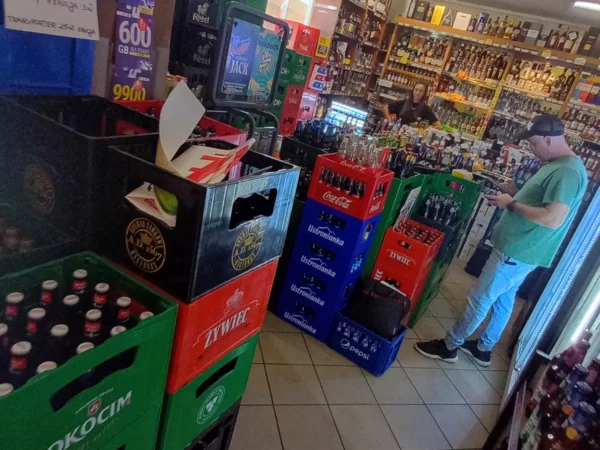 Wnętrze punktu wymiany nabojów CO2 Pogotowie alkoholowe, Czernicka 2, Rydułtowy