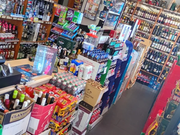 Wnętrze punktu wymiany nabojów CO2 Pogotowie alkoholowe Rydułtowy, Rybnicka 111, Racibórz
