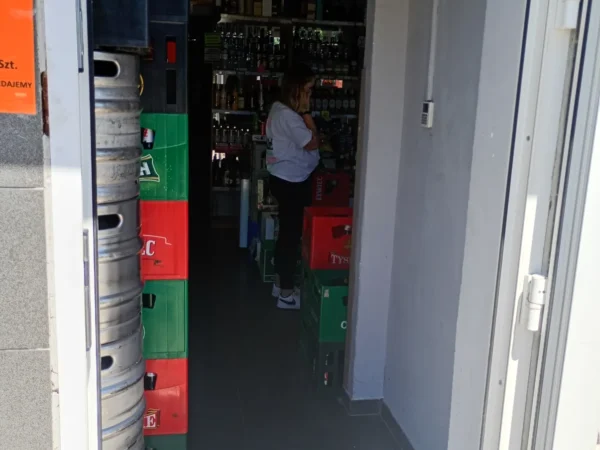 Wejście do punktu wymiany nabojów CO2 Pogotowie alkoholowe Rydułtowy przy Rybnicka 111, Racibórz