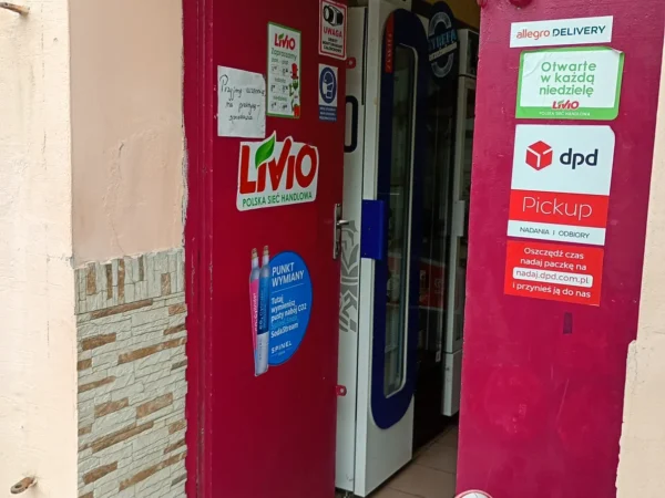 Wnętrze punktu wymiany nabojów CO2 Livio J&cz, Wolności, Czernica