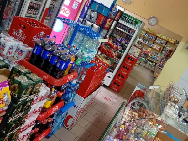 Wejście do punktu wymiany nabojów CO2 Livio J&cz przy Wolności, Czernica