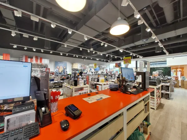 Wnętrze punktu wymiany nabojów CO2 Sklep Tefal Marki M1, al. Marszałka Józefa Piłsudskiego 1, Marki