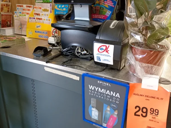 Wnętrze punktu wymiany nabojów CO2 Delikatesy Centrum Raniżów, ul. Armii Krajowej 2, Raniżów