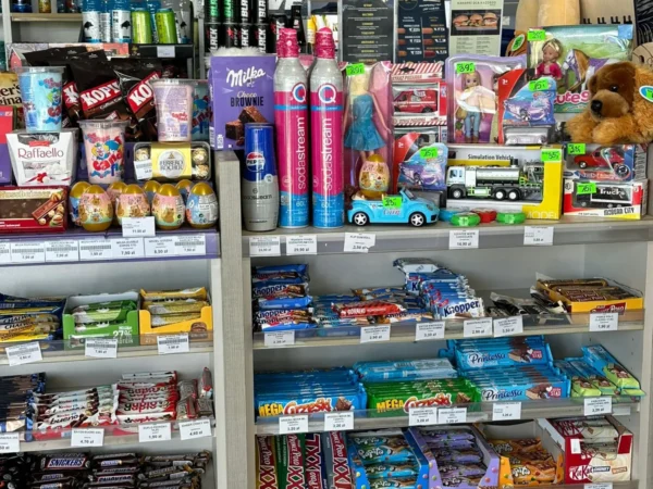 Wnętrze punktu wymiany nabojów CO2 Stacja paliw Alta Trans,, Kolejowa 2, Ropczyce