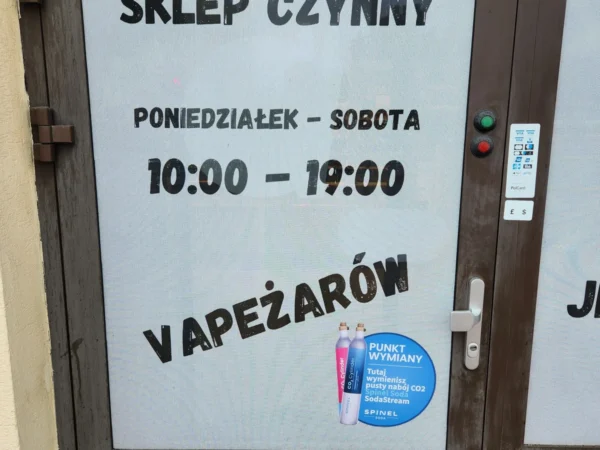 Wejście do punktu wymiany nabojów CO2 VapeŻarów przy ul.Poznańska 280, Ożarów Mazowiecki