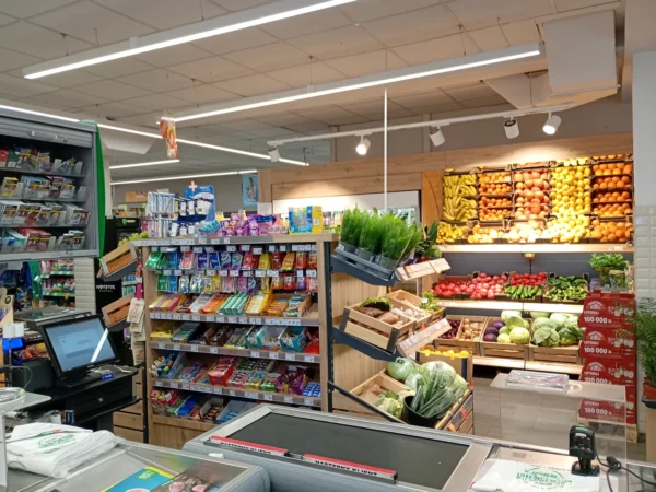 Wnętrze punktu wymiany nabojów CO2 Delikatesy Centrum Błażowa, ul. Armii Krajowej 22, Błażowa