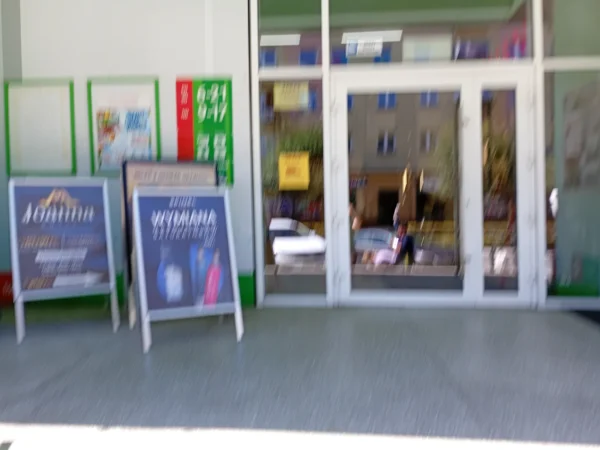 Wejście do punktu wymiany nabojów CO2 Delikatesy Centrum Dynów Rynek przy Kazimierza Wielkiego 2, Dynów