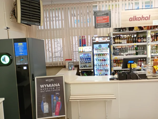 Wnętrze punktu wymiany nabojów CO2 Lewiatan, ul. Kazimierza Wielkiego 4, Dynów