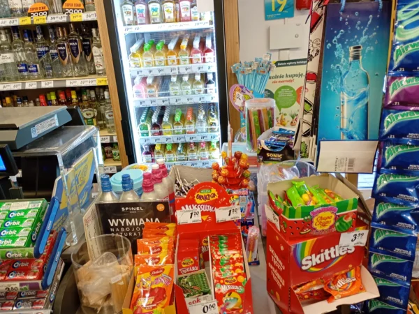 Wnętrze punktu wymiany nabojów CO2 Lewiatan, ul. Karolówka 17, Dynów