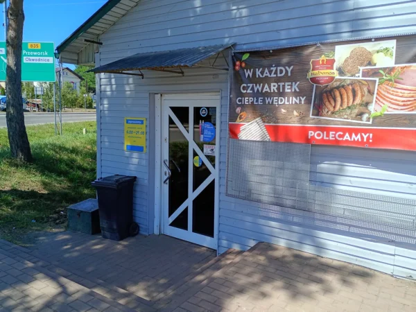 Wejście do punktu wymiany nabojów CO2 Lewiatan przy ul. Karolówka 17, Dynów