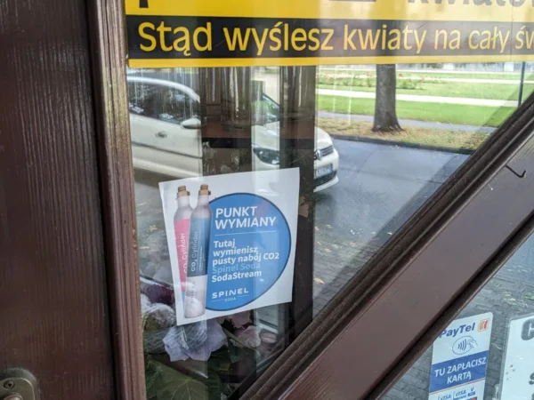 Wejście do punktu wymiany nabojów CO2 Kwiaciarnia Azalia przy Zamkowa 1, Koźmin Wielkopolski