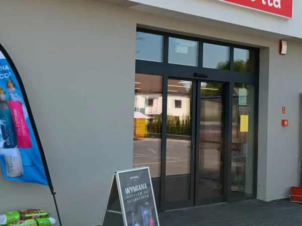 Wejście do punktu wymiany nabojów CO2 Market Vita przy Dąbrówka 342, 32-712 Dąbrówka, Dąbrówka