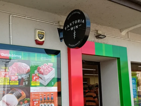 Wejście do punktu wymiany nabojów CO2 DC Gilowice przy Ul. Krakowska 36, Gilowice