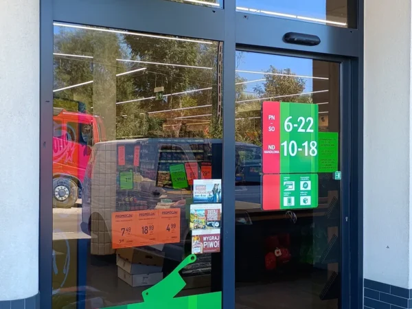 Wejście do punktu wymiany nabojów CO2 DC Lasek przy Lasek 65, Lasek