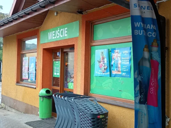 Wejście do punktu wymiany nabojów CO2 DC Sucha Beskidzka przy Ul. Mickiewicza 81, Sucha Beskidzka