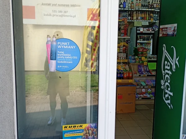 Wejście do punktu wymiany nabojów CO2 pp-ADAMKUBIK_1 przy Romanowskiego 8, Bytom
