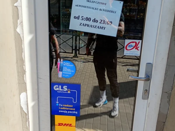 Wejście do punktu wymiany nabojów CO2 pp-TOMASZKUBI_2 przy Plac Wolskiego 4, Bytom