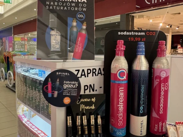 Wejście do punktu wymiany nabojów CO2 VapeManiacy Białystok Auchan przy Produkcyjna 84, Białystok