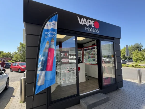 Wejście do punktu wymiany nabojów CO2 VapeManiacy Toruń przy Generała Józefa Bema 44/58, Toruń