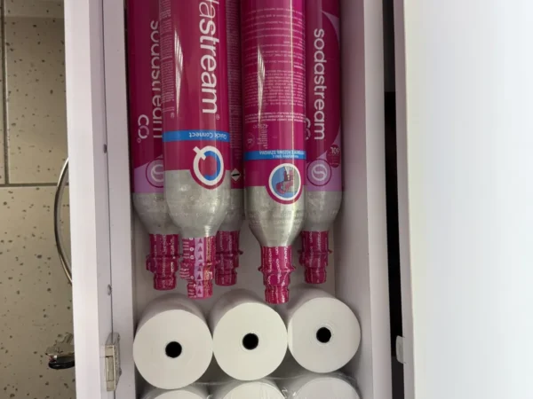 Wnętrze punktu wymiany nabojów CO2 VapeManiacy Gdańsk Łódzka Kaufland, Łódzka 16, Gdańsk