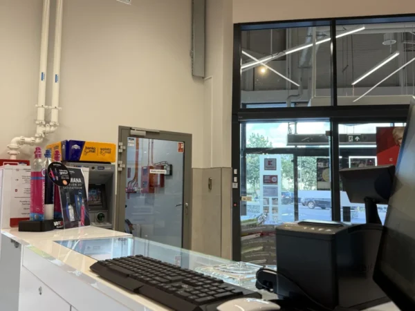 Wejście do punktu wymiany nabojów CO2 VapeManiacy Gdańsk Łódzka Kaufland przy Łódzka 16, Gdańsk