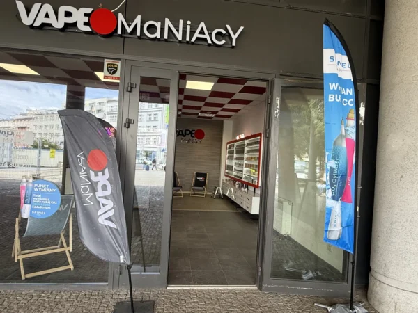 Wejście do punktu wymiany nabojów CO2 VapeManiacy Gdynia Pkp przy Plac konstytucji 1, Gdynia