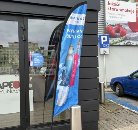 Wejście do punktu wymiany nabojów CO2 VapeManiacy Gdynia Unruga Kaufland przy adm. J. Unruga 5, Gdynia