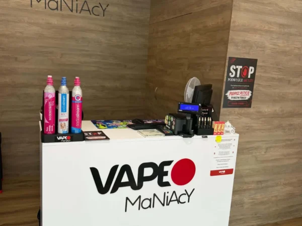 Wnętrze punktu wymiany nabojów CO2 VapeManiacy Bielany Wrocławskie Auchan, Francuska 6, Bielany Wrocławskie