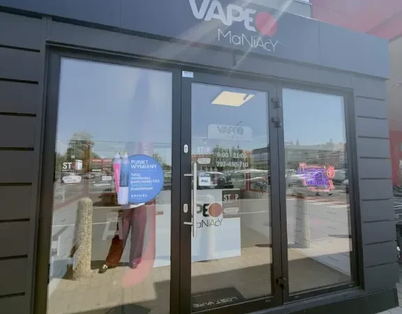 Wejście do punktu wymiany nabojów CO2 VapeManiacy Jarocin Kościuszki Kaufland przy Tadeusza Kościuszki 16A, Jarocin