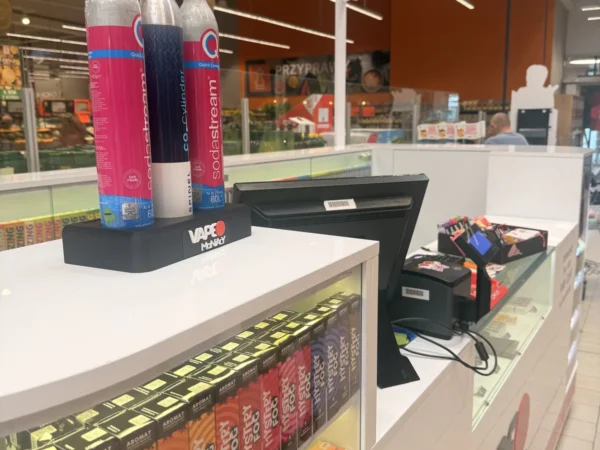 Wejście do punktu wymiany nabojów CO2 VapeManiacy Jelenia Góra Kaufland przy Jana Pawła II 24, Jelenia Góra