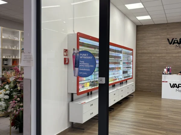 Wejście do punktu wymiany nabojów CO2 VapeManiacy Kalisz Kaufland przy ul. Batalionu Parasol 8, Kalisz