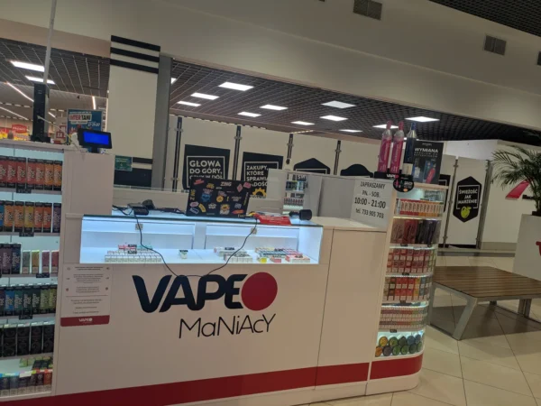Wejście do punktu wymiany nabojów CO2 VapeManiacy Leszno Galeria Leszno przy Al. Konstytucji 3 Maja 12, Leszno