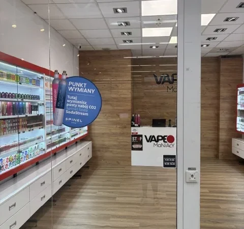 Wejście do punktu wymiany nabojów CO2 VapeManiacy Biłgoraj Kaufland przy Jana Pawła II 49, Biłgoraj