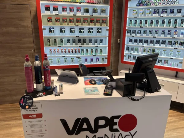 Wnętrze punktu wymiany nabojów CO2 VapeManiacy Łomianki Auchan, Brukowa 25, Łomianki