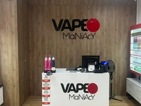 Wejście do punktu wymiany nabojów CO2 VapeManiacy Łowicz Kaufland przy Stefana Starzyńskiego 10, Łowicz