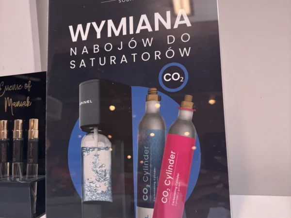 Wnętrze punktu wymiany nabojów CO2 VapeManiacy Łódź Dąbrowa Kaufland, Jana Kilińskiego 296, Łódź Dąbrowa
