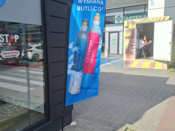Wejście do punktu wymiany nabojów CO2 VapeManiacy Myślenice Dekada przy Słoneczna 2D, Myślenice