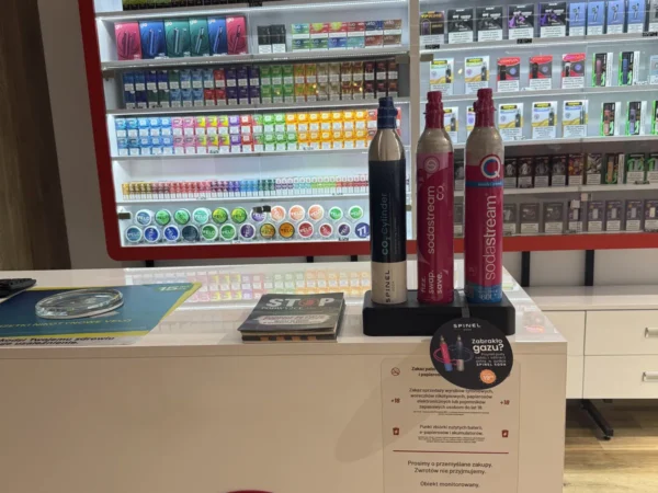 Wnętrze punktu wymiany nabojów CO2 VapeManiacy Nysa Kaufland, Marszałka Józefa Piłsudskiego 21, Nysa