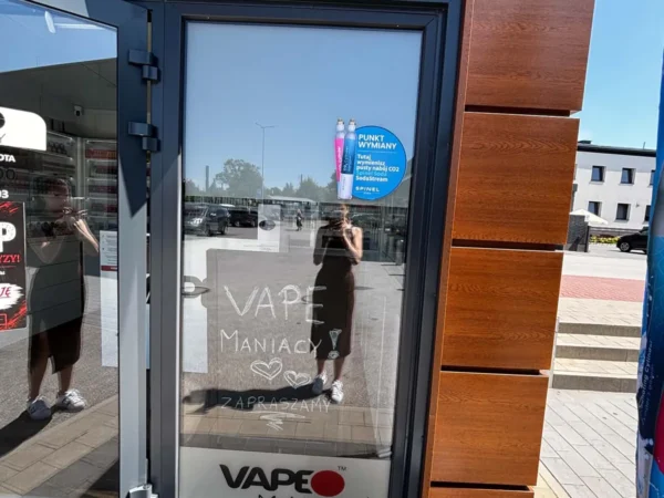 Wejście do punktu wymiany nabojów CO2 VapeManiacy Opoczno Kaufland przy Dworcowa 1, Opoczno