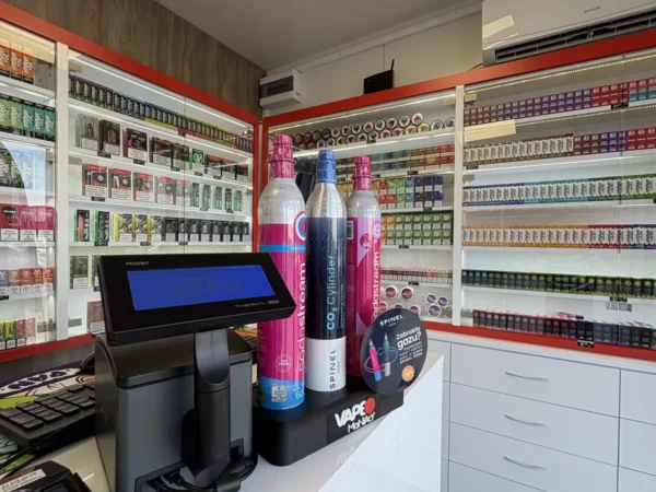 Wejście do punktu wymiany nabojów CO2 VapeManiacy Ostrów Wielkopolski Kaufland przy Dworcowa 4, Ostrów Wielkopolski