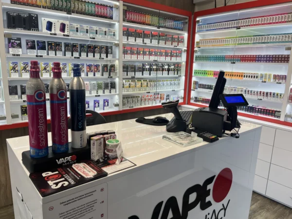 Wnętrze punktu wymiany nabojów CO2 VapeManiacy Płock Kaufland, Konstantego Ildefonsa Gałczyńskiego 11, Płock