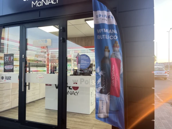 Wejście do punktu wymiany nabojów CO2 VapeManiacy Płock Kaufland przy Konstantego Ildefonsa Gałczyńskiego 11, Płock