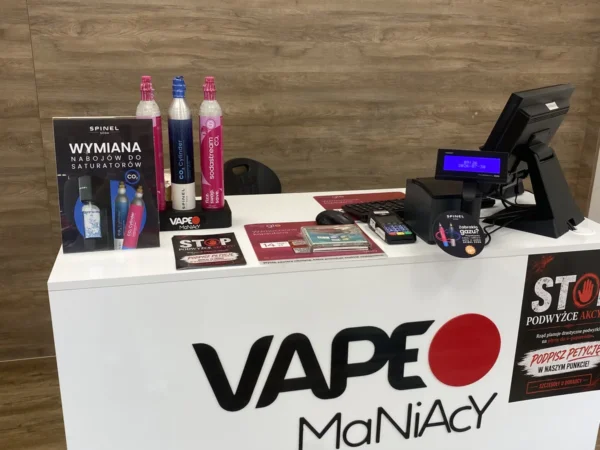 Wnętrze punktu wymiany nabojów CO2 VapeManiacy Radzyń Podlaski Kaufland, Jana Pawła II 1, Radzyń Podlaski
