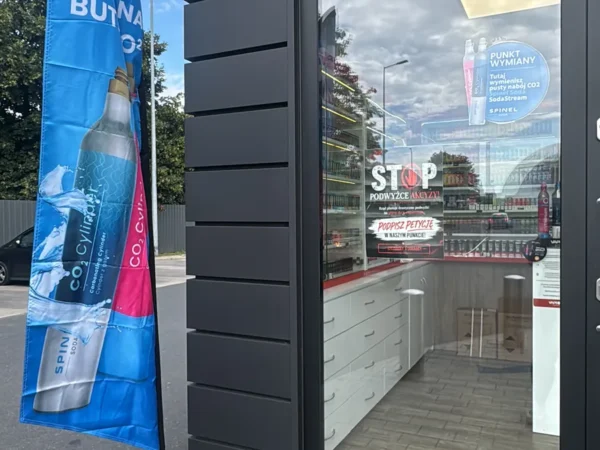 Wejście do punktu wymiany nabojów CO2 VapeManiacy Szczecin Kaufland przy Ofiar Oświecimia 14B, Szczecin