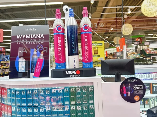 Wejście do punktu wymiany nabojów CO2 VapeManiacy Wieluń Kaufland przy Popiełuszki 1, Wieluń