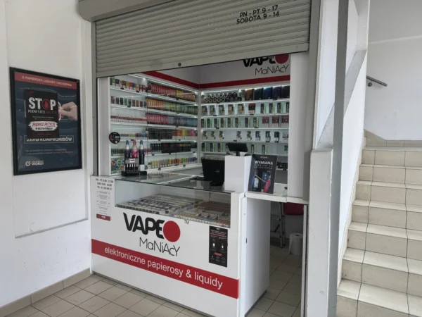 Wejście do punktu wymiany nabojów CO2 VapeManiacy Włoszczowa Plac Wolności przy Pl. Wolności 1, Włoszczowa