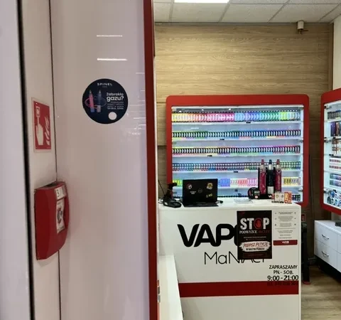 Wejście do punktu wymiany nabojów CO2 VapeManiacy Zduńska Wola Kaufland przy Opiesińska 6, Zduńska Wola