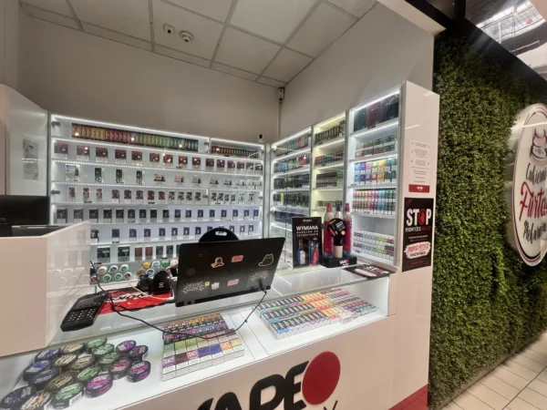 Wejście do punktu wymiany nabojów CO2 VapeManiacy Żagań Kaufland przy Przyjaciół Żołnierza 7, Żagań