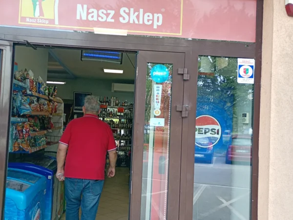 Wejście do punktu wymiany nabojów CO2 Sklep Spożywczo-Przemysłowy Małgorzata Rebzda przy ul. Wandy Panfil 11B, Tomaszów Mazow