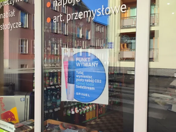 Wejście do punktu wymiany nabojów CO2 Sklep spożywczy przy ul. Niepodległości 25, Barlinek